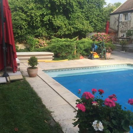 CHAMBRES D HÔTES Chez Françoise et Michel PISCINE 4 chambres 8 lits Chaumes-en-Brie Exterior foto
